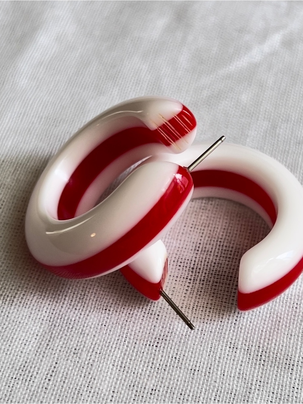 VTG 1980s Red & White Candy Stripe Lucite Hoop Earrings Chunky Retro
Mod Post